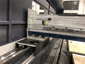 مفتوح نوع الألياف المعدنية آلة القطع بالليزر مصدر maxphotonics لقطع غيار السيارات