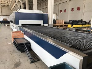 2kw التصنيع باستخدام الحاسب الآلي قطع الألياف الليزر ، آلة القطع والنقش بالليزر مع طاولة الصرف