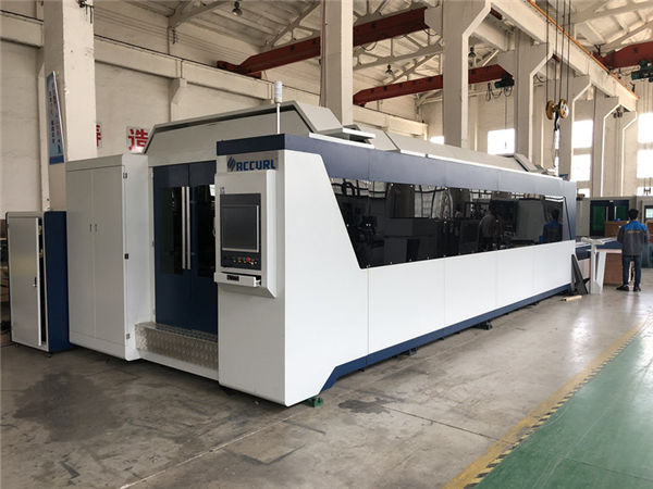 المهنية cnc الألياف آلة القطع بالليزر 1000 واط 1500 واط مع طاولة التبادل