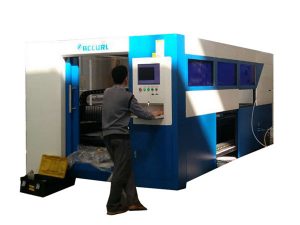 2kw الألياف البصرية آلة القطع بالليزر سرعة قابل للتعديل لأنبوب معدني